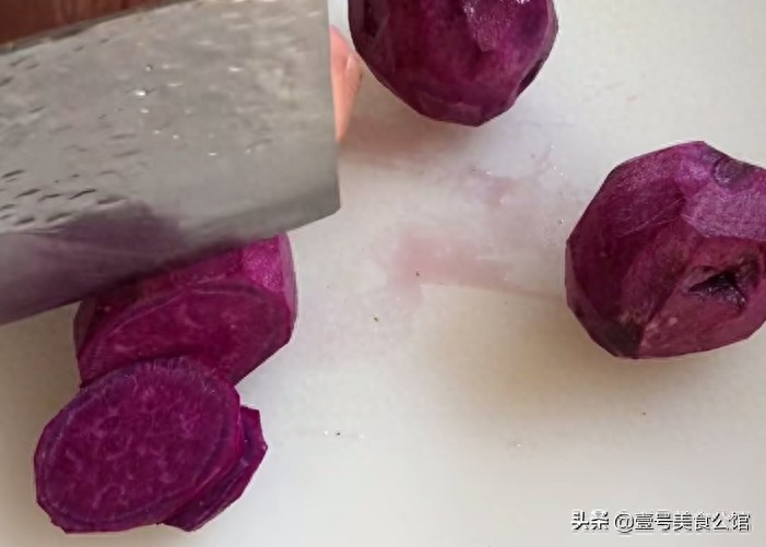 在家教你做好吃的紫薯饼，烹饪简单，甜香营养，不错的居家美味