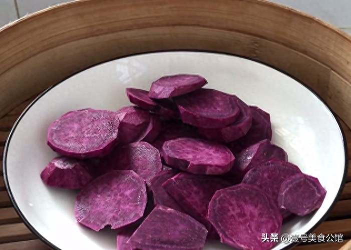 在家教你做好吃的紫薯饼，烹饪简单，甜香营养，不错的居家美味