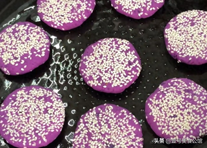在家教你做好吃的紫薯饼，烹饪简单，甜香营养，不错的居家美味