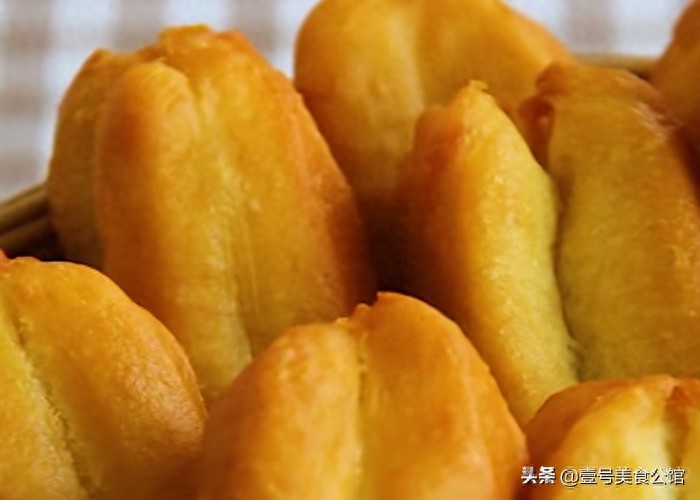 想要在家做油条？早餐店师傅分享秘诀，烹饪简单，外脆里软，真香