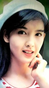 ​周慧敏：从歌坛到影坛的璀璨新星