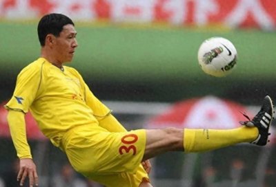 ​前国脚黎兵与歌星甘萍近况：他足球事业不顺利，她53岁仍显年轻