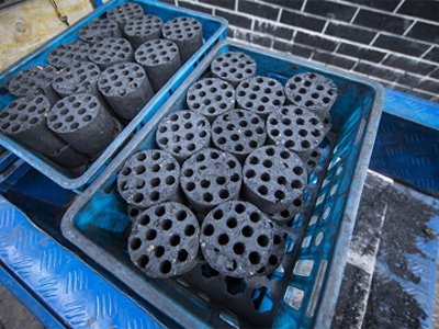 ​农村冬季烧煤取暖被禁止，这有更合适的取暖设备