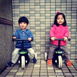 ​超萌超可爱的龙凤胎，看完心都融化了