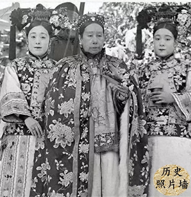 真实的清朝宫女老照片：图四是宫女选秀现场，图八是皇后贴身宫女
