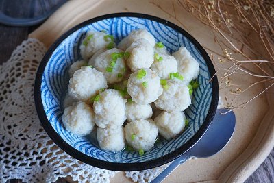 ​在家自制手工鱼丸，口感嫩滑无添加，特简单，我第一次做就成功了