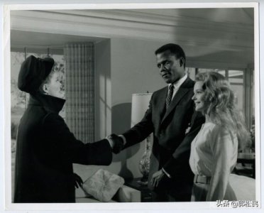 ​《猜猜谁来吃晚餐》：跨越黑与白