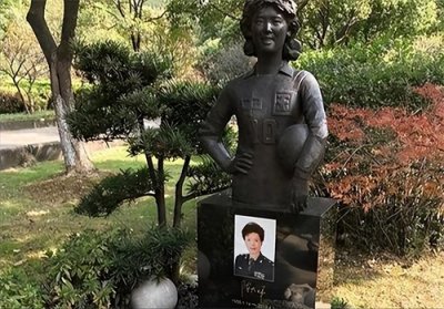 ​前女排冠军陈招娣：58岁因病逝世，触动郎平出山，一年后葬于故乡