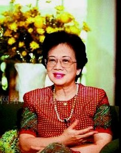 ​阿基诺夫人：亚洲第1位女总统，亲华反美，称自己是中国媳妇