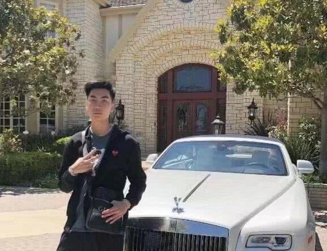 亚裔网红肆意辱华，当街寻找“bitch”，叫嚣自己不是中国人