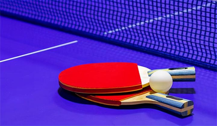 乒乓球拍黑色和红色胶皮的区别（乒乓球拍红黑两面的规定）