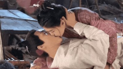 ​马天宇和杨颖的吻戏：真情流露，笑场不断