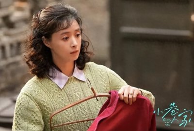 ​蒋欣重庆偶遇照流出，瘦身后美出新高度！