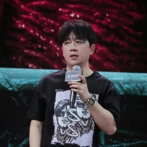 ​潘粤明年轻时颜值爆表，网友直呼：这才是真正的“小鲜肉”