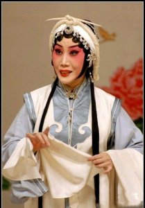 ​当今京剧张派首屈一指当属赵秀君，为人谦恭曾主动让张学敏当大轴