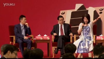 ​董明珠怒砸格力手机放狠话：你敢摔吗？