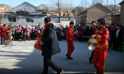 ​沂源县南鲁山镇：山村闹春
