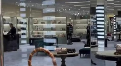 ​美国加州一奢侈品店遭10人抢劫 半个月曾遭遇三次“零元购”