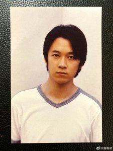 ​潘粤明和小陶虹17年前旧照曝光，神采飞扬，甜蜜拥吻太养眼