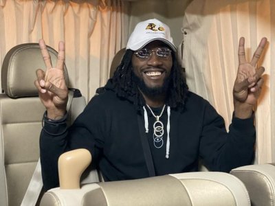 ​“半兽人”来了！带着12件行李，法里德加盟广厦男篮