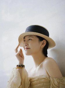 ​吴倩最新写真照曝光，简直美到发光，网友：婚前婚后判若两人