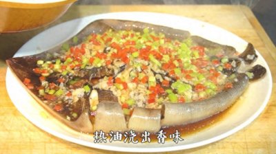 ​清蒸老板鱼原汁原味，鱼肉嫩滑鲜香，最适合老人和小孩食用