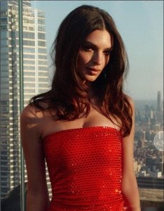 ​艾米丽·拉塔可夫斯基——美貌与智慧的交响乐章