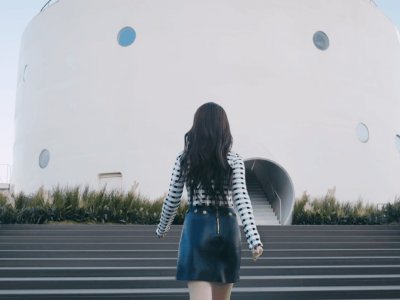 ​刘亦菲的胸，到底招惹了谁？