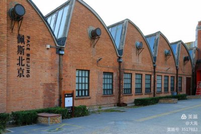 ​北京798艺术园区原来是什么工厂（工业遗址摇身一变成艺术区）