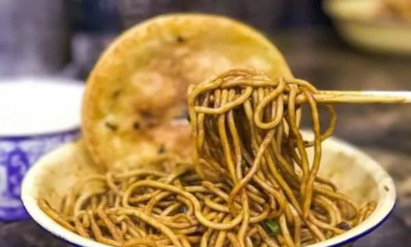 热干面芝麻酱还是花生酱,热干面的酱是芝麻酱还是花生酱图5