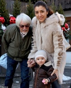 ​91岁F1巨擘的全家福，1岁儿子很可爱，透露七冠王汉密尔顿想退休