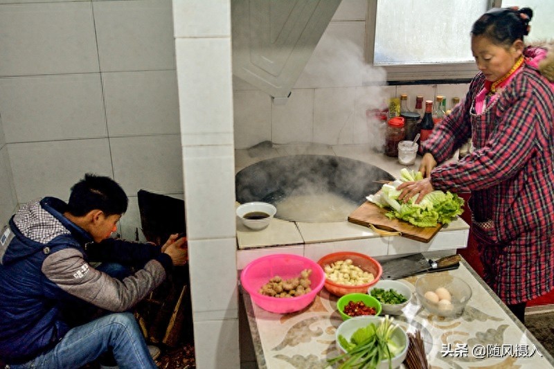 在湖北长阳的清江方山观风景赏民俗（上）