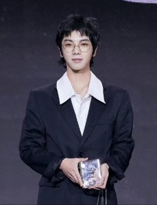 ​华晨宇出道11年，作为毁誉参半的顶流，他还能火多久？