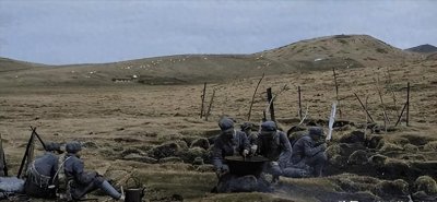 ​红军长征怎么过草地的？一位女兵想出奇妙办法，轻而易举通过