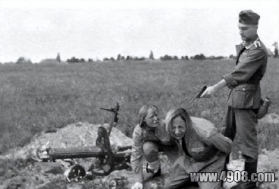 ​二战时希特勒为什么要疯狂屠杀犹太人？