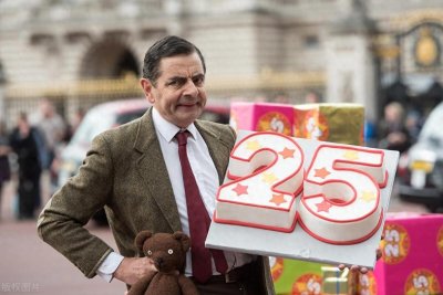 ​从牛津学霸到喜剧传奇：憨豆先生扮演者罗温·艾金森的的多彩人生