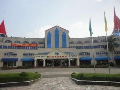 ​曾经的“天下第二泉”，是恩平第一个温泉度假村，如今却一片荒寂