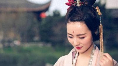 ​潘金莲醉闹葡萄架，熊孩子无辜闯大祸