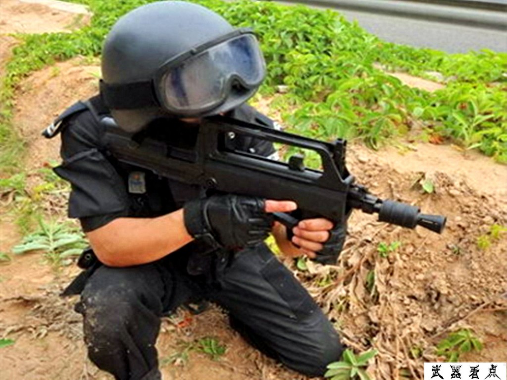 国产QBZ95B短自动步枪，造价低廉、适应性强、威力大