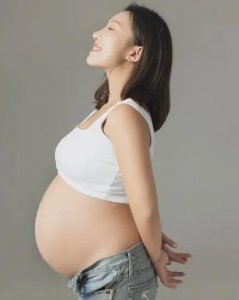 ​传奇女老总文筱婷孕期露面！美丽与智慧并存，再次引发全球关注！