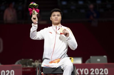 ​东京残奥首金获得者李豪两岁遭遇车祸，从游泳转项击剑