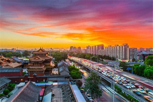 雍和宫是清朝中后期最高的一座佛教寺院，与紫禁城皇宫一样规格