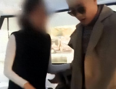​李胜利聚会强行拖拽女性！相关视频被曝光，两人体力悬殊画面惊悚