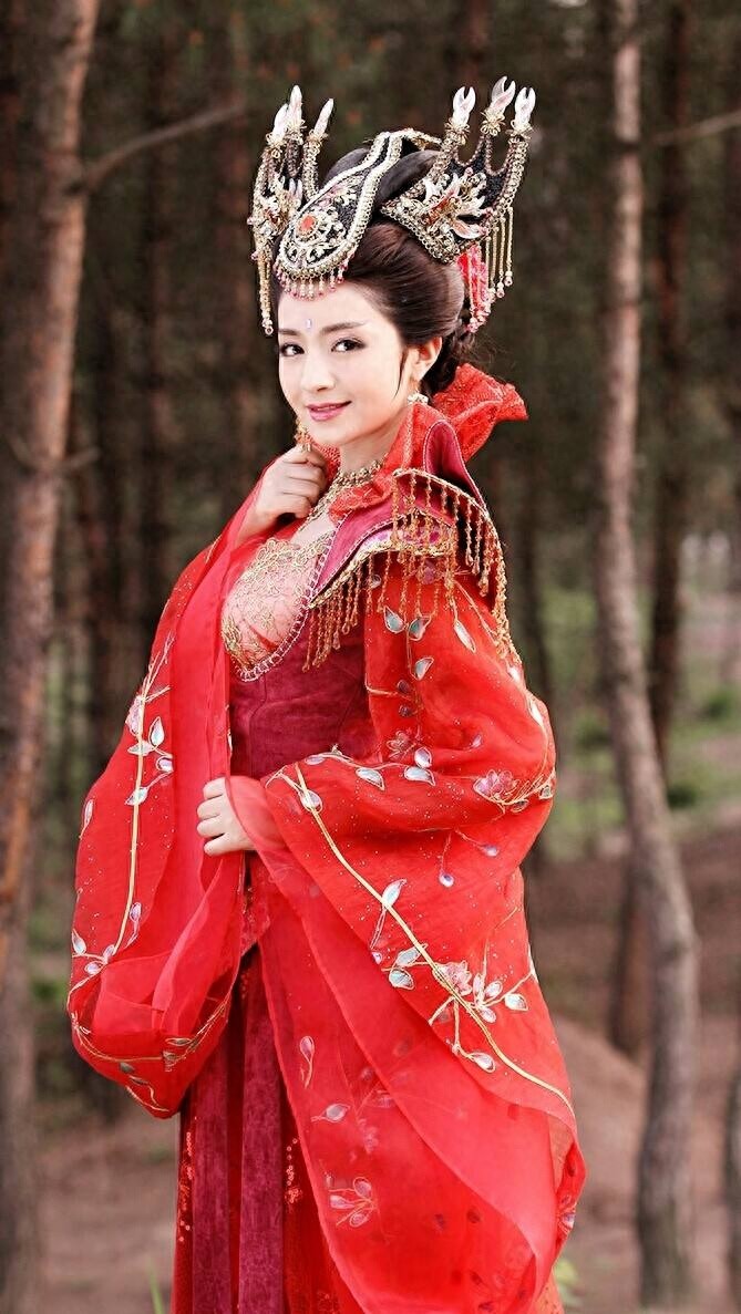 麦迪娜：异域风情美人，独有的魅力成影视界中的“呆萌小妖”