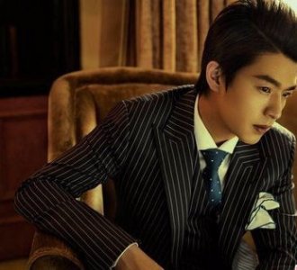 李威曝光西装系列写真照 英气逼人