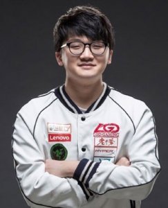 ​LGD上单人称剑仙！职业赛场上用锐雯的大杀四方！丨悦竞有料