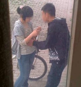 ​独家爆料：神秘门不雅照曝光，网友疯狂围观！