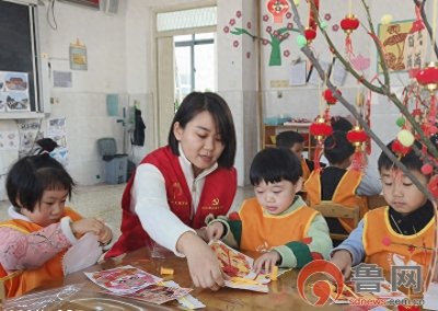 枣庄高新区兴仁街道开展“巧手做花灯 点亮孩童梦”迎元旦主题活动