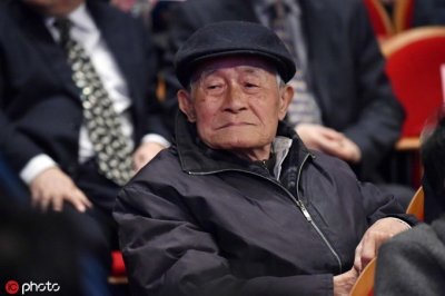 ​文学界泰斗徐中玉逝世，享年105岁，曾编写《大学语文》教材