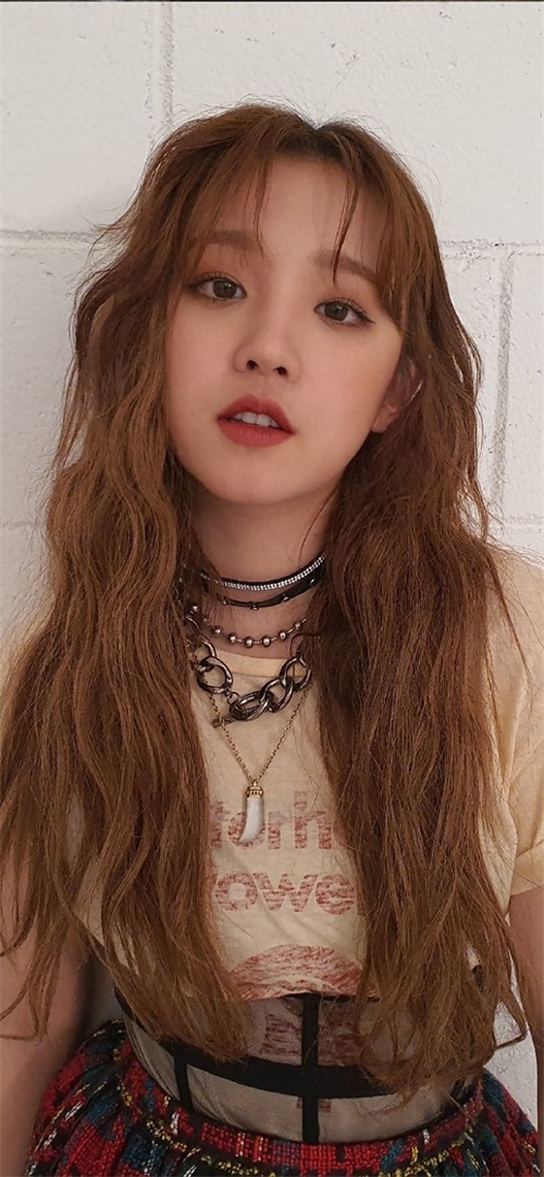 宋雨琦俏皮甜美手机壁纸